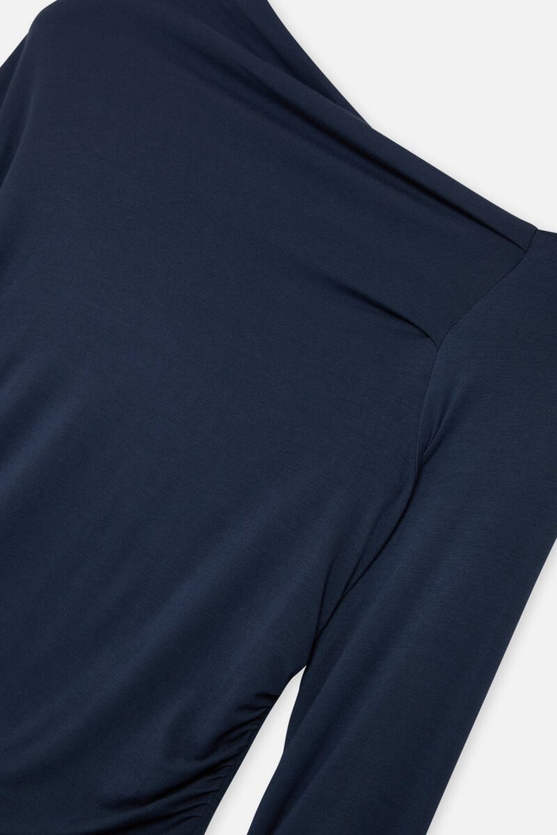 AsymmetricNavyBlueLongsleeve_Girldrop1_4.jpg AsymmetricNavyBlueLongsleeve_Girldrop1_4.jpg