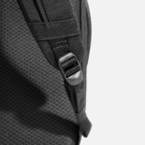 12AER31014_daypack3_shoulderstrap.png