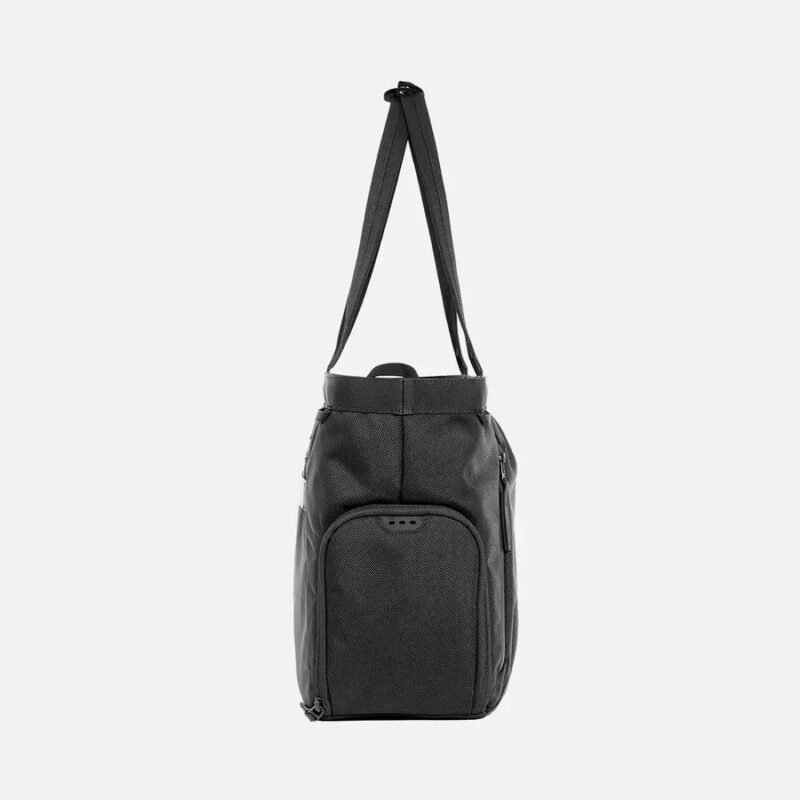 AER11018_gymtote2_black_sideleft_5.jpg AER11018_gymtote2_black_sideleft_5.jpg