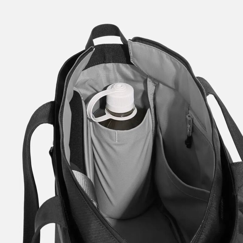 AER11018_gymtote2_black_waterbottle_9.jpg AER11018_gymtote2_black_waterbottle_9.jpg