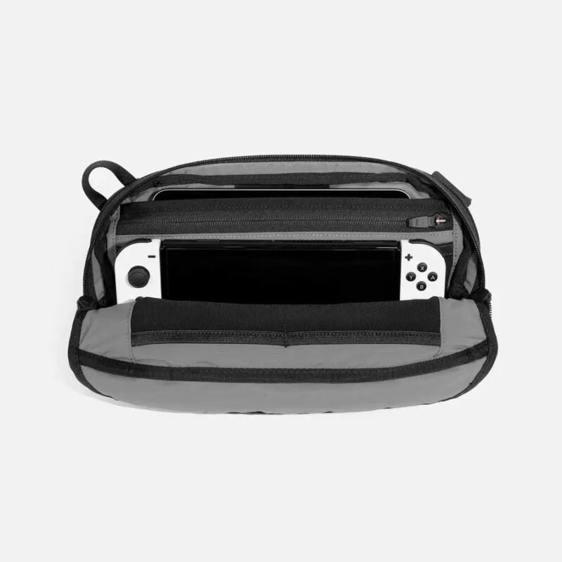 AER21026_daysling3_black_switch_b567ded7-19b2-47f4-8bd8-882970fa1f32.jpg AER21026_daysling3_black_switch_b567ded7-19b2-47f4-8bd8-882970fa1f32.jpg