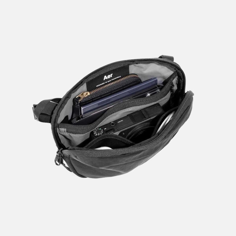 AER21044_gosling2_black_interior_24ba1ba4-5a72-4c6c-88fb-c3034a4f60ac.jpg AER21044_gosling2_black_interior_24ba1ba4-5a72-4c6c-88fb-c3034a4f60ac.jpg