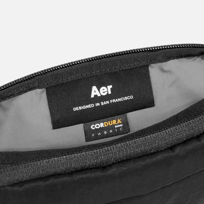 AER21044_gosling2_black_label_1d23dc08-5090-4a91-9d55-360991b5530a.jpg AER21044_gosling2_black_label_1d23dc08-5090-4a91-9d55-360991b5530a.jpg