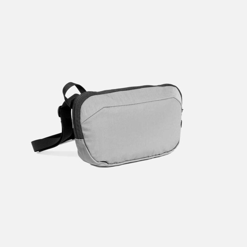 AER22044_gosling2_lunargray_34hero.jpg AER22044_gosling2_lunargray_34hero.jpg