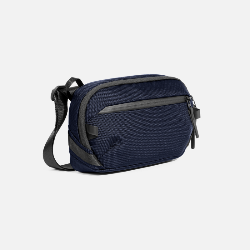 AER23072_1_daysling4_navy_34hero.png AER23072_1_daysling4_navy_34hero.png