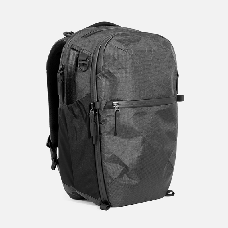 AER28070_1_travelpack4ultra28l_34hero.png
