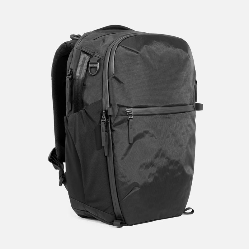AER29070_1_travelpack4xpac28l_34hero.png