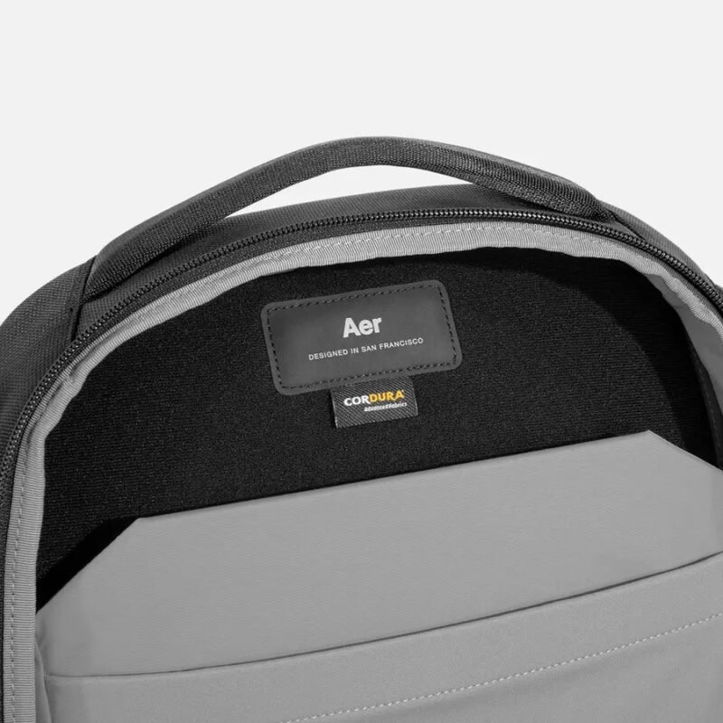 AER31019_slimpack2_black_label.jpg AER31019_slimpack2_black_label.jpg