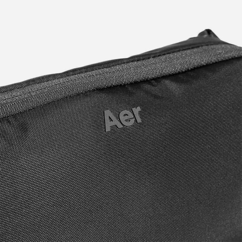 AER61003_prosling_black_logodetail.jpg AER61003_prosling_black_logodetail.jpg