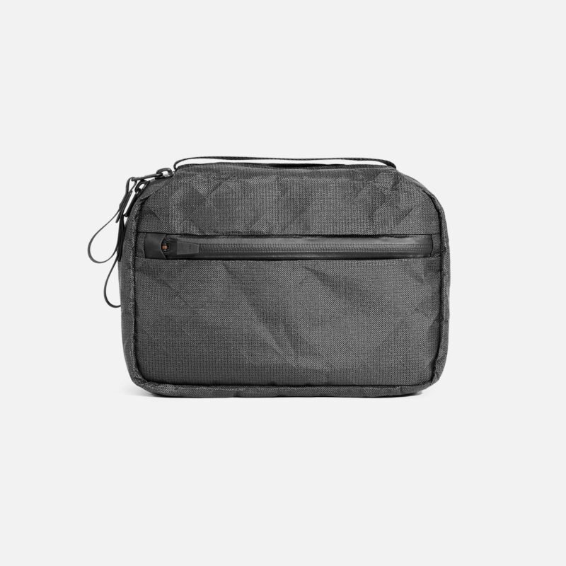 AER91043_travelkit2_ultra_front.jpg AER91043_travelkit2_ultra_front.jpg