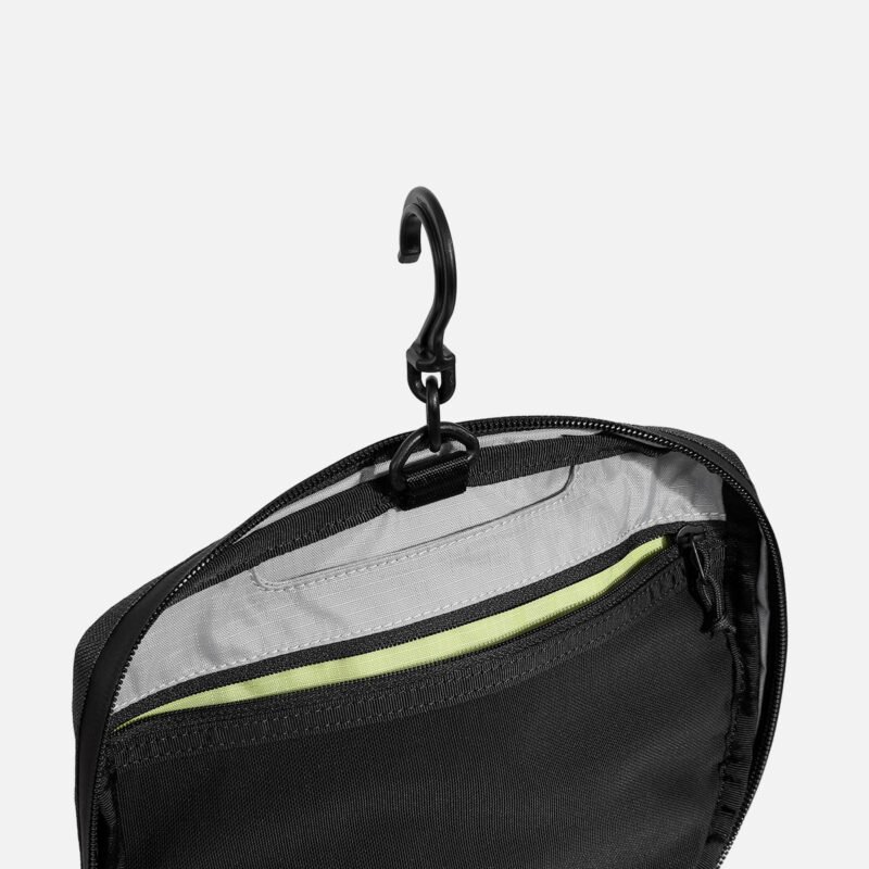 AER91043_travelkit2_ultra_hook.jpg AER91043_travelkit2_ultra_hook.jpg