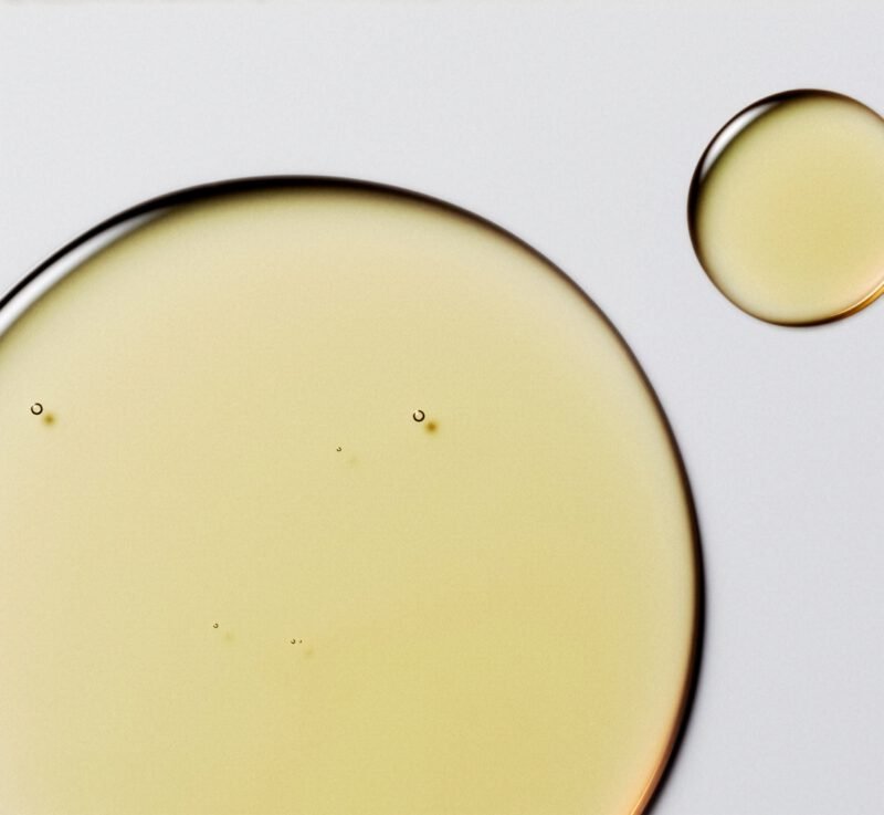 Body_Oil_Santal_-_6_-_v2.jpg Body_Oil_Santal_-_6_-_v2.jpg