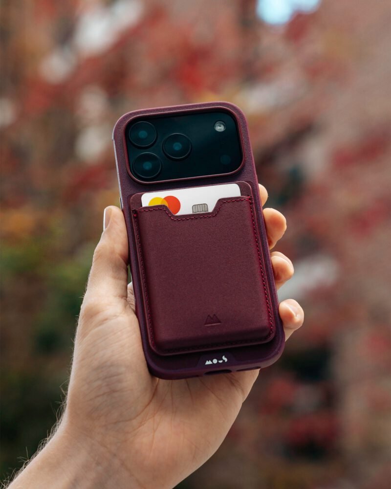 CardWalletLifestyle04Mulberry4x5_3350c1c4-c71f-44f1-b490-8445d2d44202.jpg CardWalletLifestyle04Mulberry4x5_3350c1c4-c71f-44f1-b490-8445d2d44202.jpg