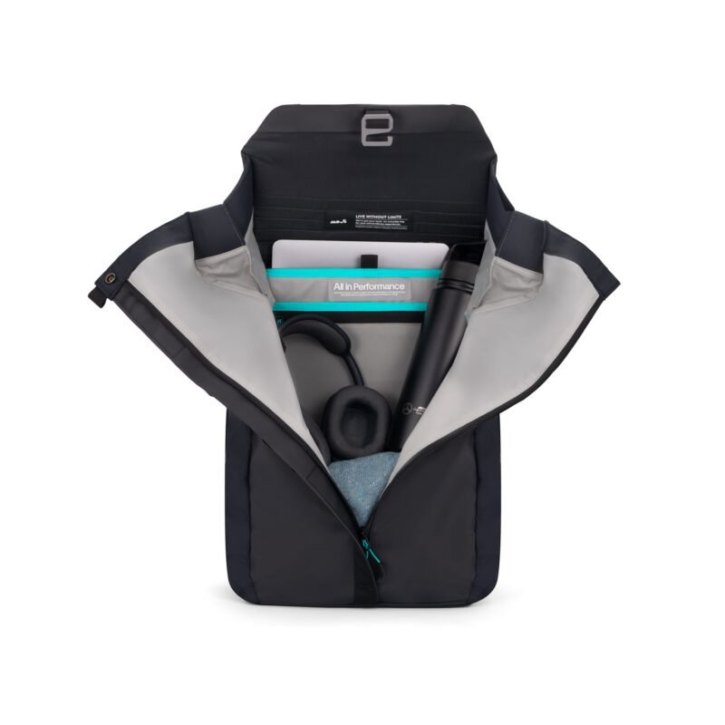 MercedesF1_YIPYIP_Midnight_4x4_FrontViewFullyOpenZip.jpg MercedesF1_YIPYIP_Midnight_4x4_FrontViewFullyOpenZip.jpg