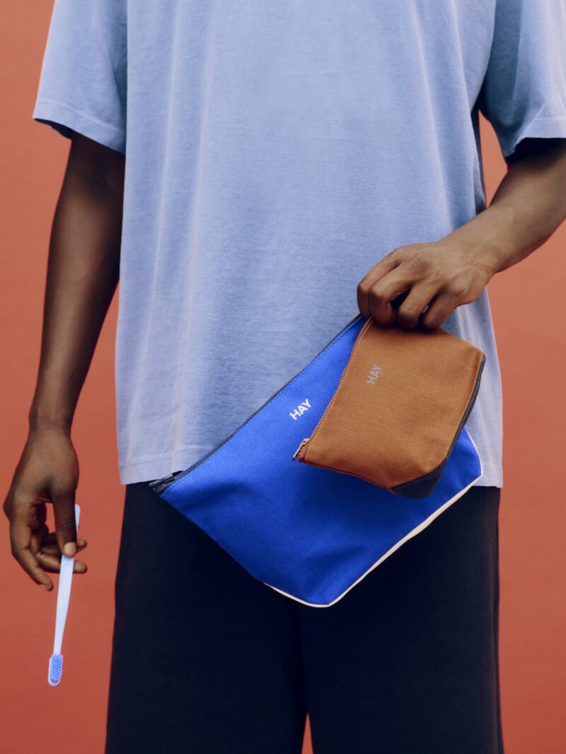 MultiPouchSbrownmulti_MultiPouchMelectricbluemulti_TannToothbrush.jpg MultiPouchSbrownmulti_MultiPouchMelectricbluemulti_TannToothbrush.jpg