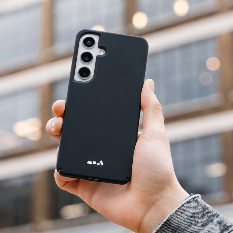 S24-Standard-SuperThin-Black-Lifestyle-1.jpg S24-Standard-SuperThin-Black-Lifestyle-1.jpg