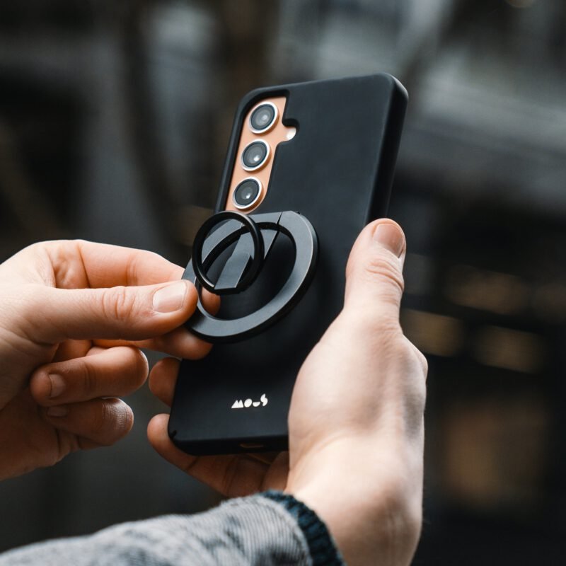 S24-Standard-SuperThin-Black-Lifestyle-2.jpg S24-Standard-SuperThin-Black-Lifestyle-2.jpg