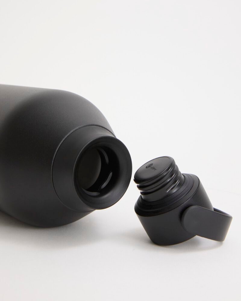 S3_ONYX_1LTR_COLLAR.jpg S3_ONYX_1LTR_COLLAR.jpg