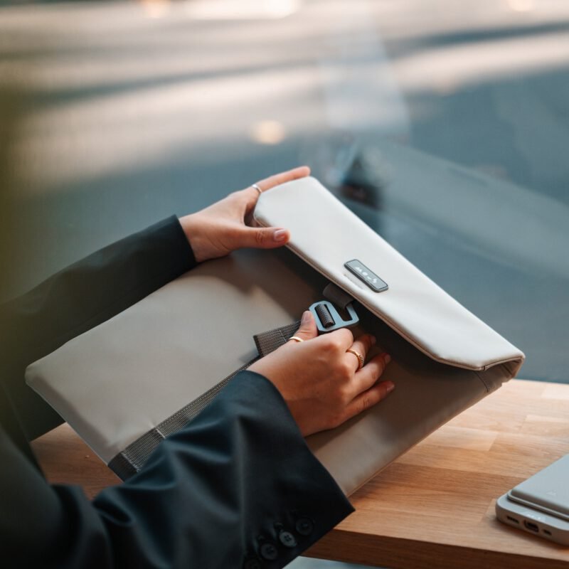 UniversalLaptopSleeve_Stone_14Inch_Lifestyle_2000x2000-9_1e6bcc31-06b3-4c91-96da-f278a01f558c.jpg UniversalLaptopSleeve_Stone_14Inch_Lifestyle_2000x2000-9_1e6bcc31-06b3-4c91-96da-f278a01f558c.jpg